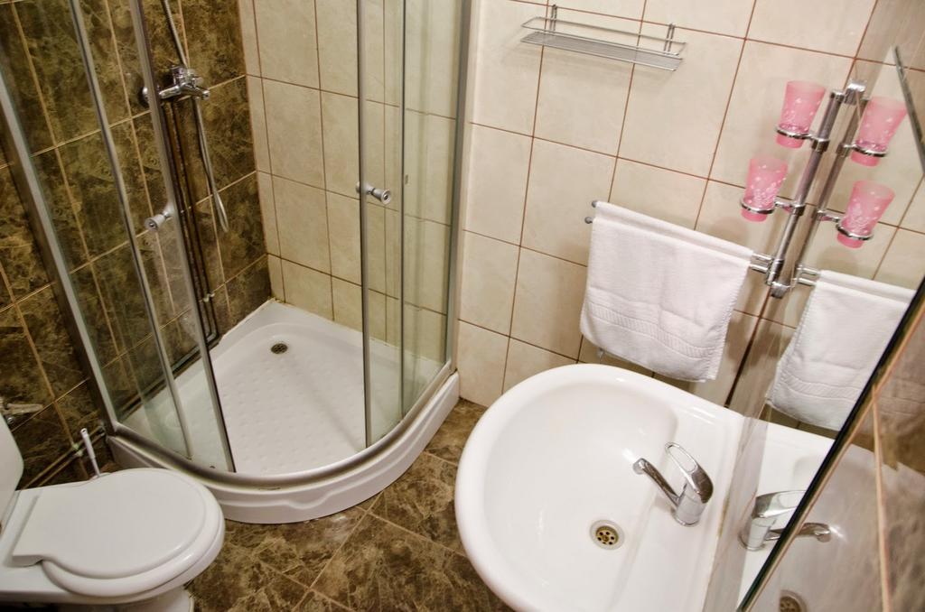 Pensiunea Happy Inn Vatra Dornei Oda fotoğraf